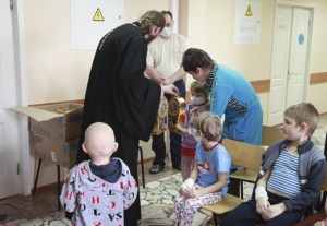 С Рождеством поздравили маленьких пациентов клиники гематологии