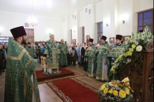Божественная литургия на Архиерейском подворье — храме во имя преподобного Серафима Саровского г.Саратова