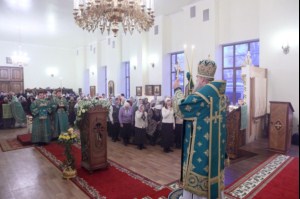Божественная литургия на Архиерейском подворье — храме во имя преподобного Серафима Саровского г.Саратова