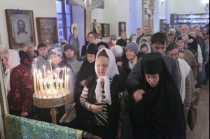 Божественная литургия на Архиерейском подворье — храме во имя преподобного Серафима Саровского г.Саратова