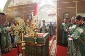 Божественная литургия на Архиерейском подворье — храме во имя преподобного Серафима Саровского г.Саратова