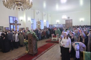 Божественная литургия на Архиерейском подворье — храме во имя преподобного Серафима Саровского г.Саратова