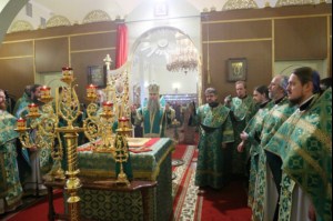 Божественная литургия на Архиерейском подворье — храме во имя преподобного Серафима Саровского г.Саратова