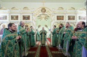Божественная литургия на Архиерейском подворье — храме во имя преподобного Серафима Саровского г.Саратова