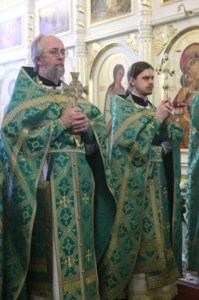 Божественная литургия на Архиерейском подворье — храме во имя преподобного Серафима Саровского г.Саратова
