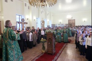 Божественная литургия на Архиерейском подворье — храме во имя преподобного Серафима Саровского г.Саратова
