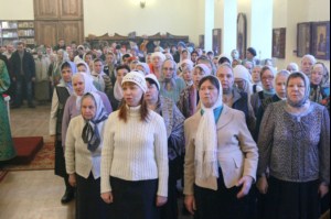 Божественная литургия на Архиерейском подворье — храме во имя преподобного Серафима Саровского г.Саратова