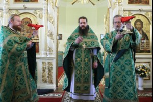 Божественная литургия на Архиерейском подворье — храме во имя преподобного Серафима Саровского г.Саратова