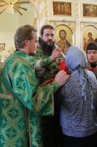 Божественная литургия на Архиерейском подворье — храме во имя преподобного Серафима Саровского г.Саратова