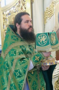 Божественная литургия на Архиерейском подворье — храме во имя преподобного Серафима Саровского г.Саратова