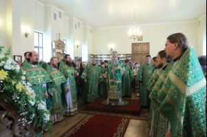 Божественная литургия на Архиерейском подворье — храме во имя преподобного Серафима Саровского г.Саратова