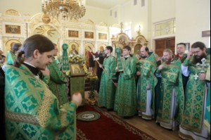 Божественная литургия на Архиерейском подворье — храме во имя преподобного Серафима Саровского г.Саратова