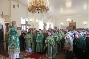 Божественная литургия на Архиерейском подворье — храме во имя преподобного Серафима Саровского г.Саратова