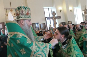Божественная литургия на Архиерейском подворье — храме во имя преподобного Серафима Саровского г.Саратова