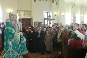 Божественная литургия на Архиерейском подворье — храме во имя преподобного Серафима Саровского г.Саратова