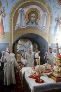 В день Навечерия Богоявления в Свято-Троицком соборе совершена Крещальная литургия