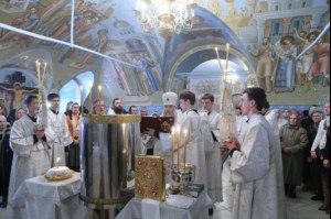 В день Навечерия Богоявления в Свято-Троицком соборе совершена Крещальная литургия