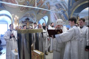 В день Навечерия Богоявления в Свято-Троицком соборе совершена Крещальная литургия