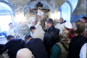В день Навечерия Богоявления в Свято-Троицком соборе совершена Крещальная литургия