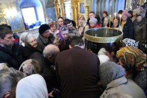 В день Навечерия Богоявления в Свято-Троицком соборе совершена Крещальная литургия