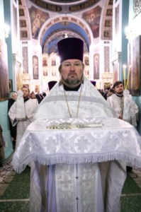 Божественная литургия в Духосошественском кафедральном соборе Саратова