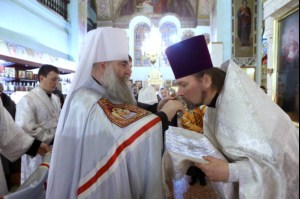 Божественная литургия в Духосошественском кафедральном соборе Саратова