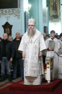 Божественная литургия в Духосошественском кафедральном соборе Саратова