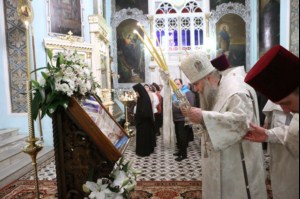 Божественная литургия в Духосошественском кафедральном соборе Саратова