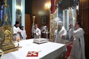 Божественная литургия в Духосошественском кафедральном соборе Саратова