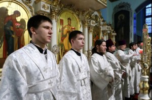 Божественная литургия в Духосошественском кафедральном соборе Саратова