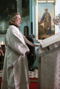 Божественная литургия в Духосошественском кафедральном соборе Саратова
