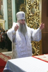 Божественная литургия в Духосошественском кафедральном соборе Саратова