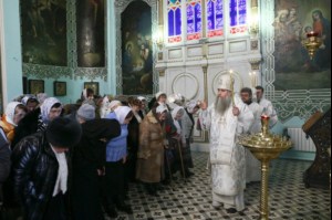 Божественная литургия в Духосошественском кафедральном соборе Саратова