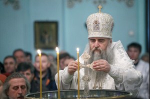 Божественная литургия в Духосошественском кафедральном соборе Саратова