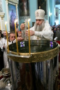 Божественная литургия в Духосошественском кафедральном соборе Саратова