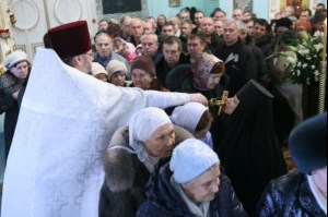 Божественная литургия в Духосошественском кафедральном соборе Саратова