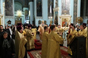 Всенощное бдение в Духосошественском кафедральном соборе Саратова