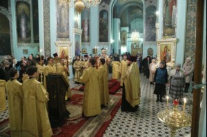 Всенощное бдение в Духосошественском кафедральном соборе Саратова
