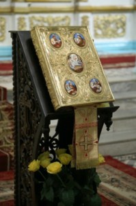 Всенощное бдение в Духосошественском кафедральном соборе Саратова