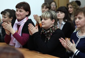 Вручение учителям г.Саратова сертификатов
