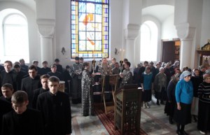 Литургия Преждеосвященных Даров на Архиерейском подворье — в храме в честь иконы Божией Матери «Утоли моя печали» г. Саратова