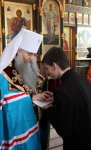 Митрополит Лонгин поздравил воспитанников духовной школы