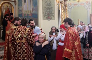 Божественная литургия и молебное пение в защиту веры, поруганных святынь, Церкви и ее доброго имени в Покровском храме г. Саратова