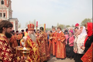 Божественная литургия и молебное пение в защиту веры, поруганных святынь, Церкви и ее доброго имени в Покровском храме г. Саратова