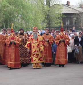 Божественная литургия и молебное пение в защиту веры, поруганных святынь, Церкви и ее доброго имени в Покровском храме г. Саратова