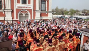 Божественная литургия и молебное пение в защиту веры, поруганных святынь, Церкви и ее доброго имени в Покровском храме г. Саратова
