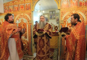 Божественная литургия в храме во имя святой блаженной Матроны Московской поселка Красный Октябрь Саратовского района