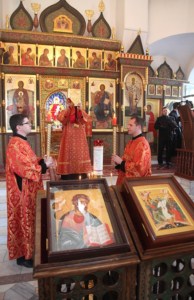 Выпускники семинарии в священном сане совершили богослужение