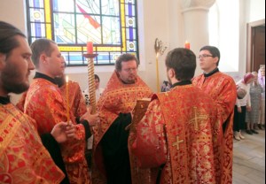 Выпускники семинарии в священном сане совершили богослужение