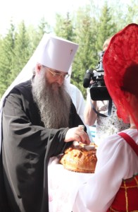 Митрополит Саратовский и Вольский Лонгин посетил Татищевский район
